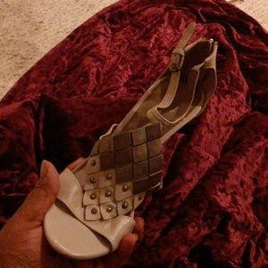 B. Makowsky designer heels